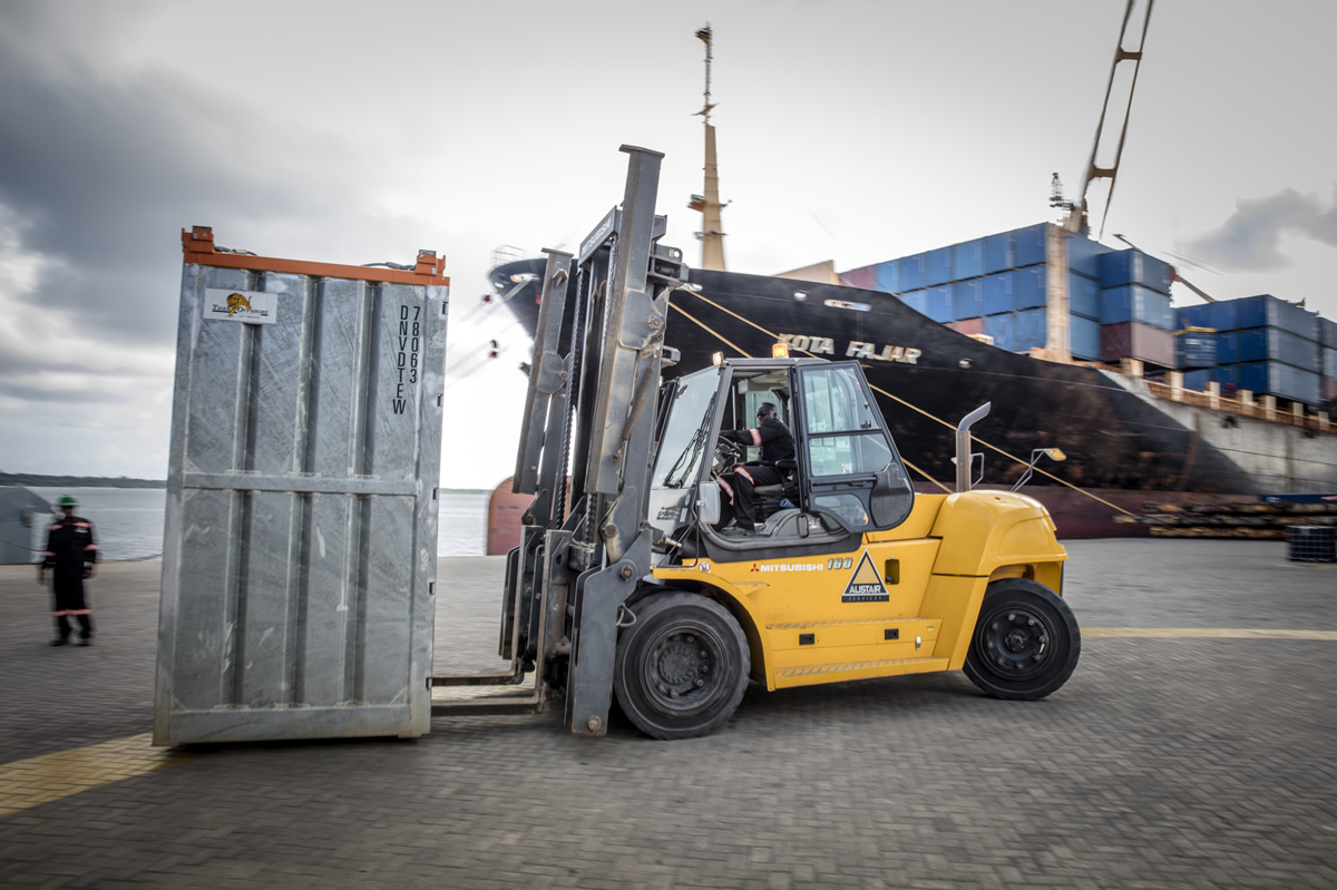 15-ton-forklift-alistair-group-equipment-rental